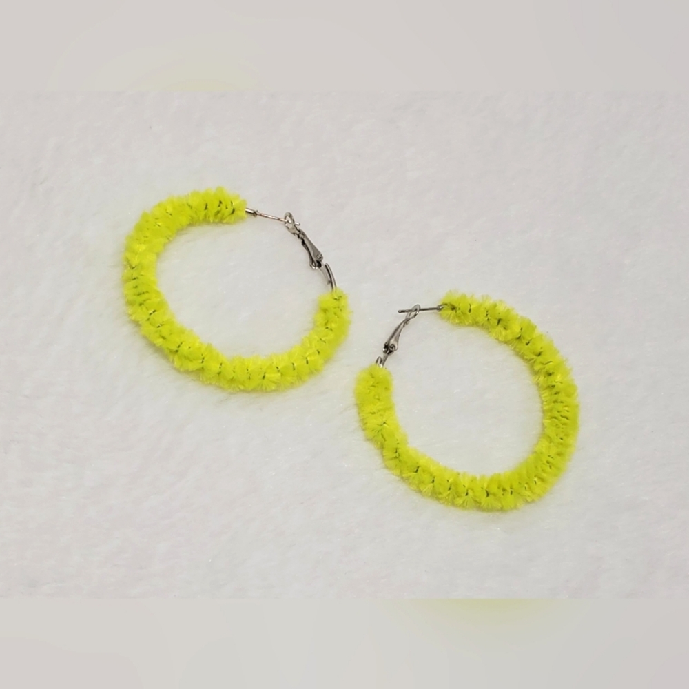 💖10 FOR 20💖Nwot Neon Yellow Hoop Earrings